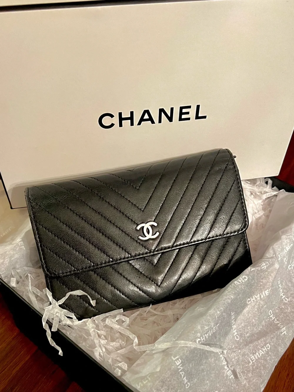 Chanel- Black Chevron “V-Stitch” Bifold /silver hdwe excellent /Nice ❤️